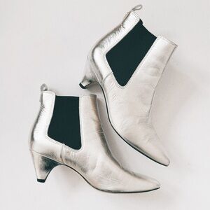 SAM EDELMAN > Katt Ankle Booties